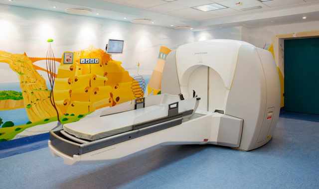 Bari, presentata ''Gamma Knife'': una nuova frontiera per la lotta ai tumori cerebrali